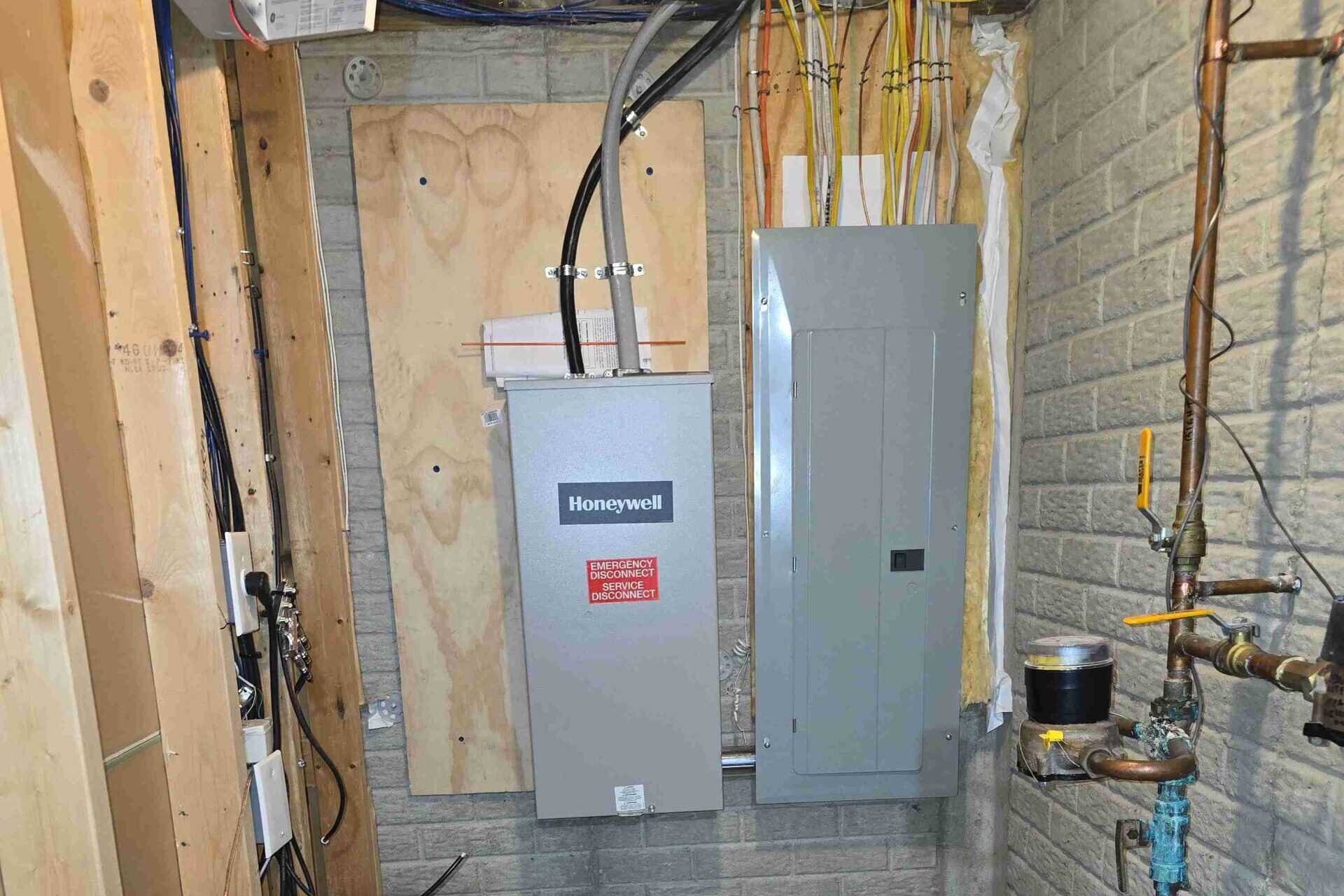 Circuit Breakers CS 6 circuit transfer switch scaled e1760070577885